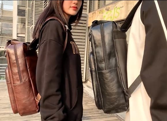 男女兼用レザー調大容量リュックサック軽量通勤通学鞄